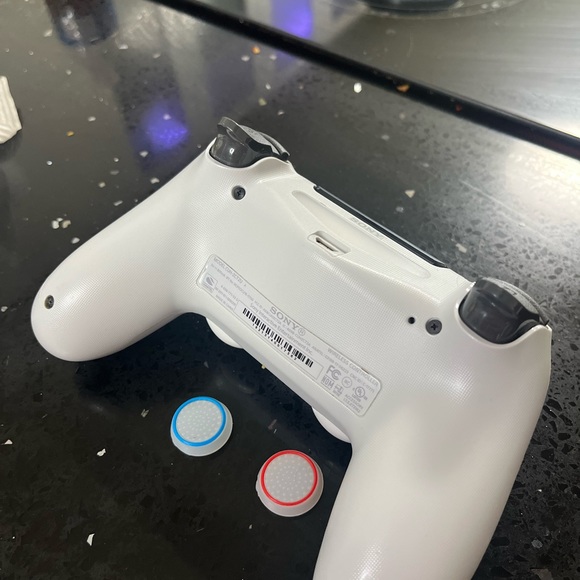 Ps4 white controller - Picture 4 of 11